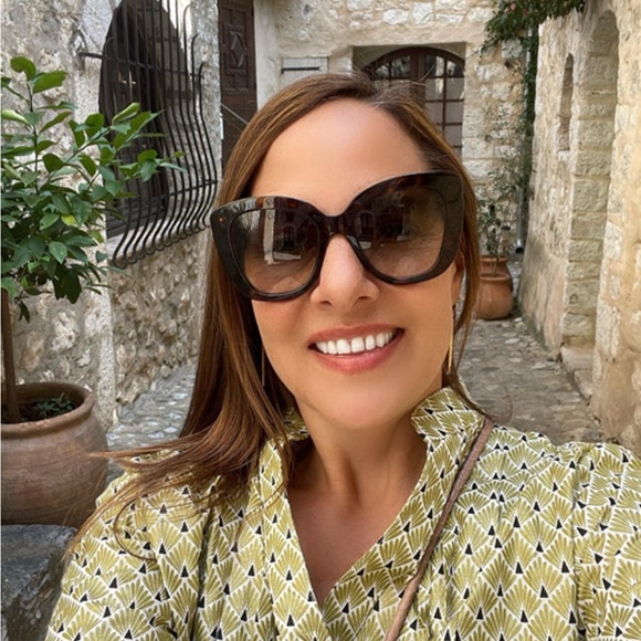 Meet your Posher, Andrea - Picture 3 of 3